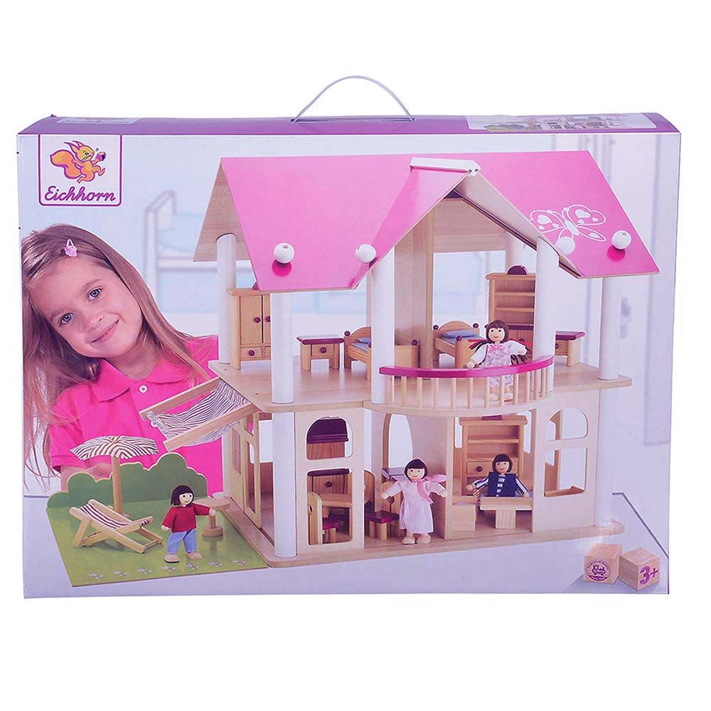 Дървена къща за игра, с обзавеждане и кукли