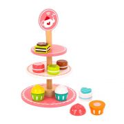 Дървени кексчета и десерти на поднос