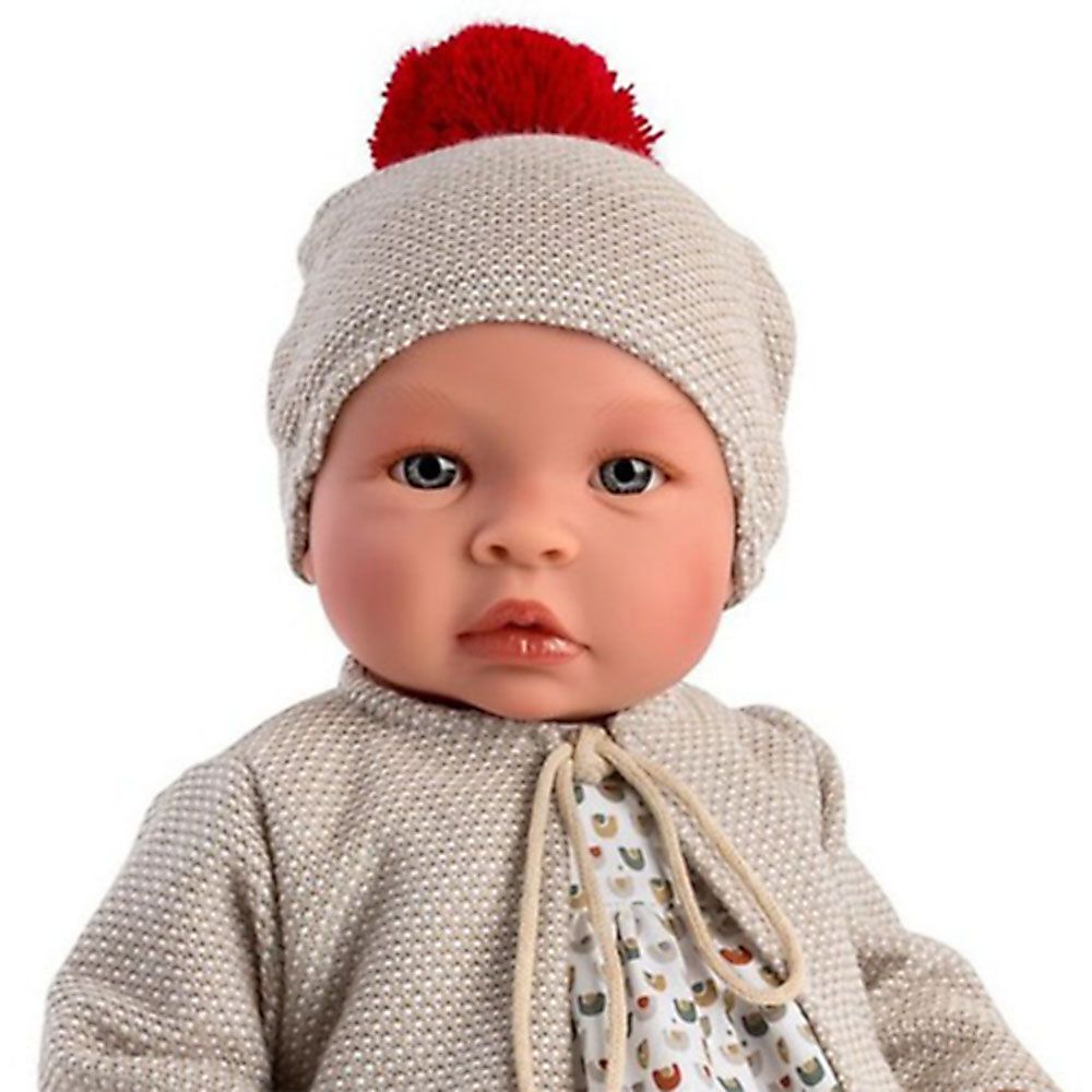 Кукла Лея, с шапка с червен пискюл
