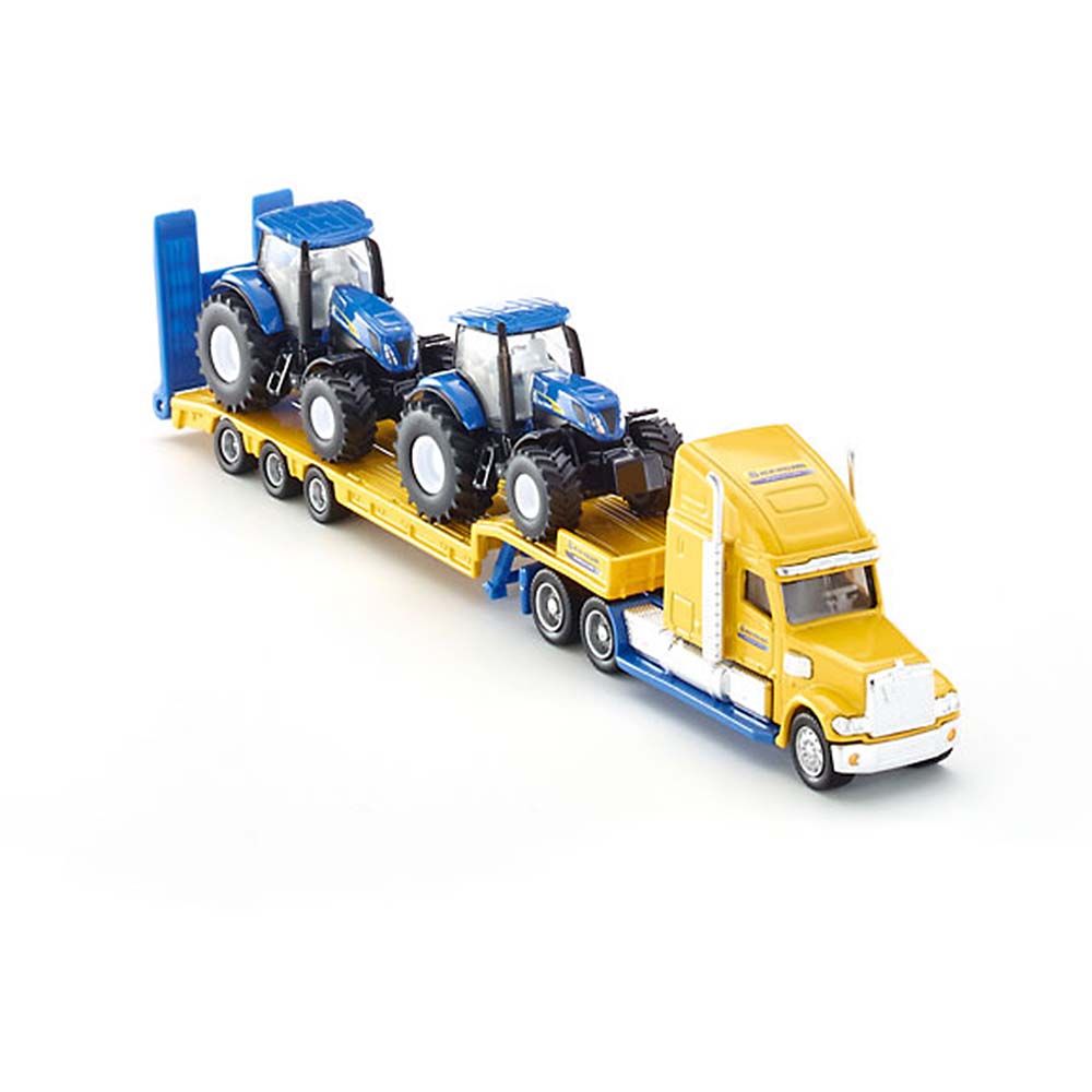 Тир влекач натоварен с два трактора New Holland