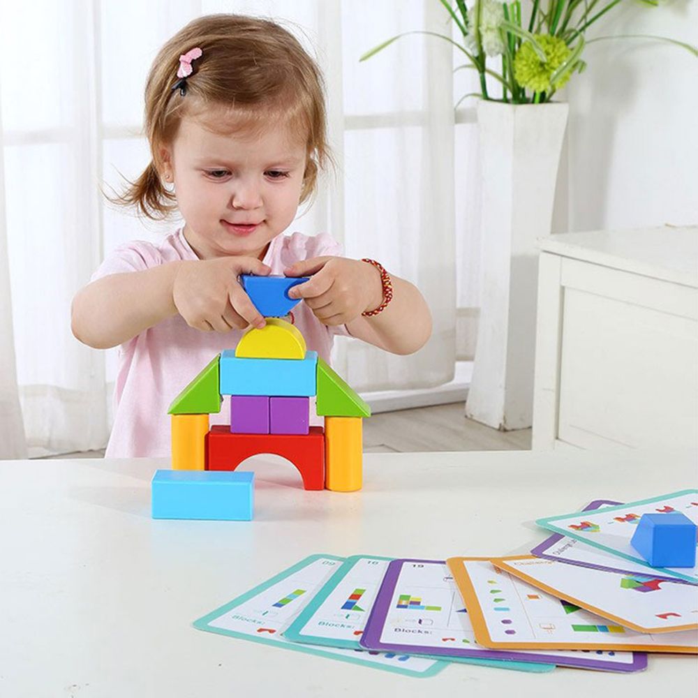 Дървена игра с цветни геометрични фигури