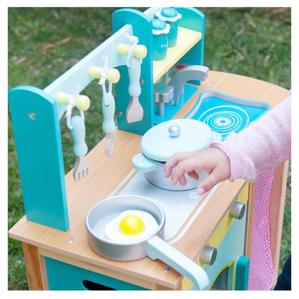 Прованс, голяма синя кухня с аксесоари