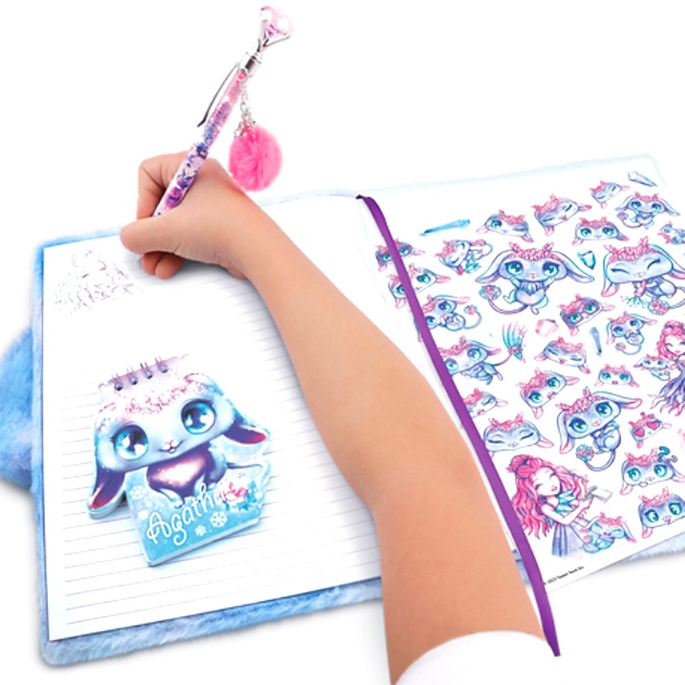 Голям пухкав бележник - дневник, Агата