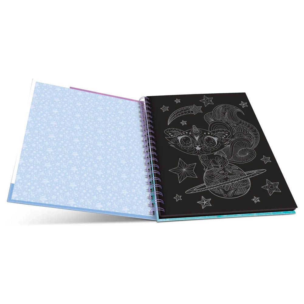 Книга за оцветяване с черни страници и металик флумастери, Изадора