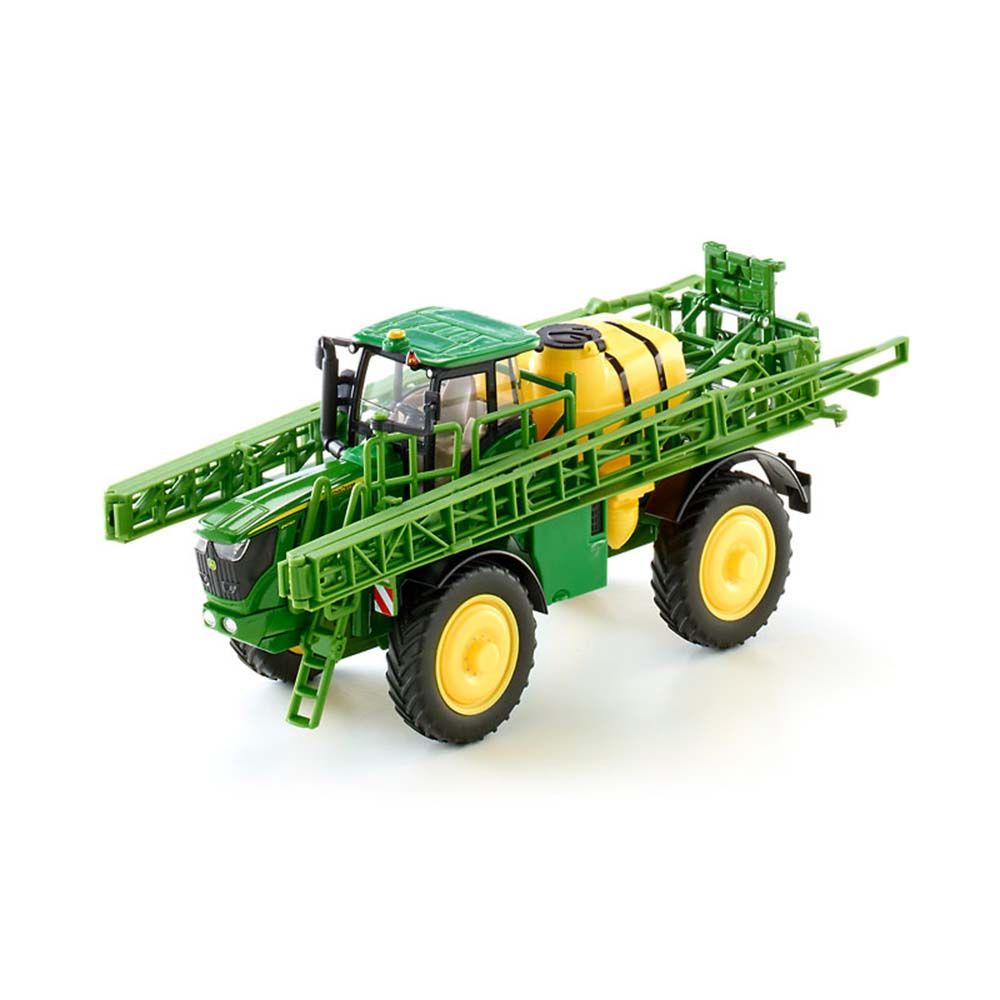 Трактор John Deere с полева пръскачка