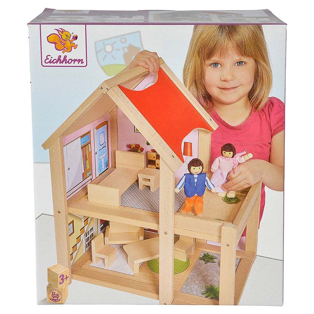 Дървена къща за игра, с две кукли