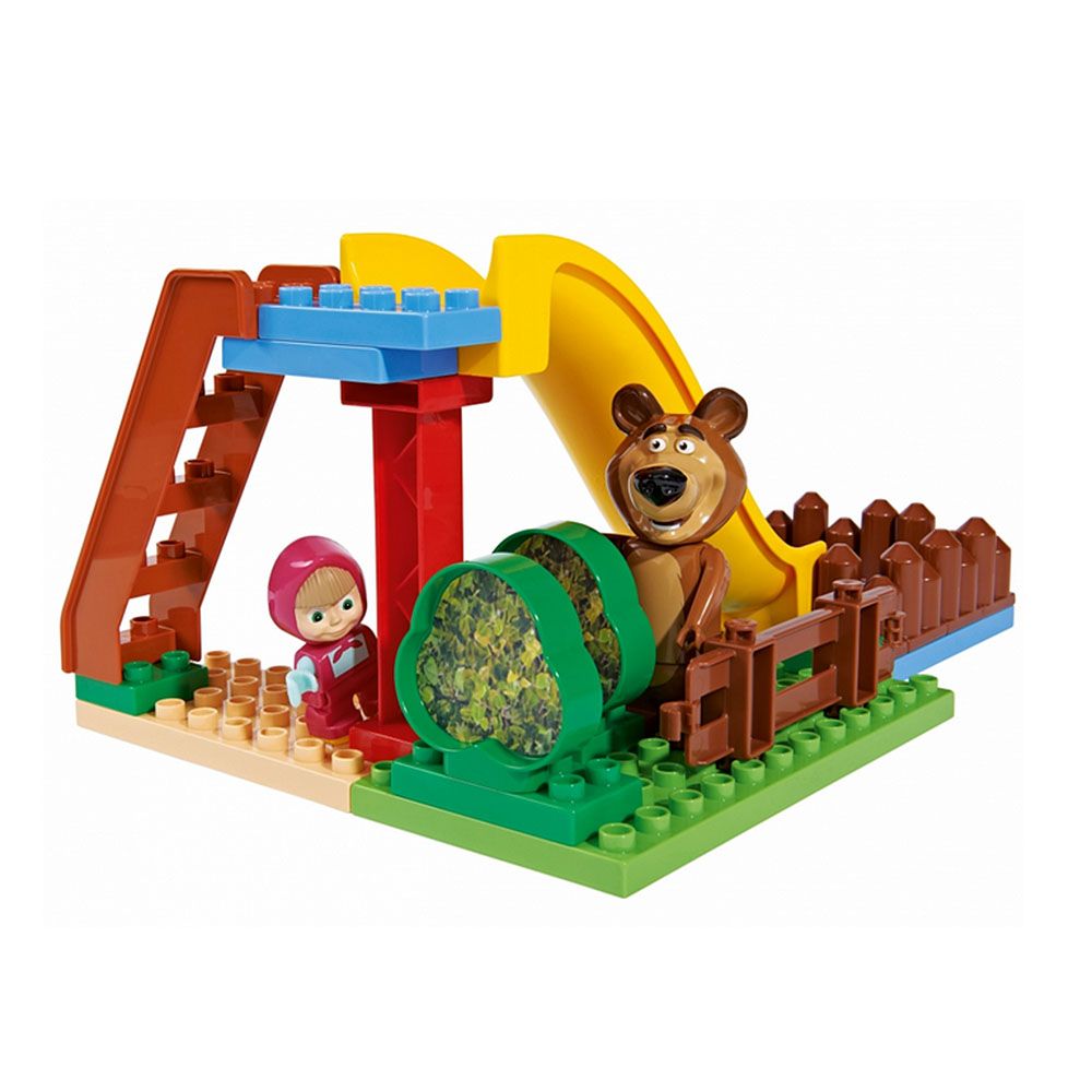 Маша и мечока на пързалката