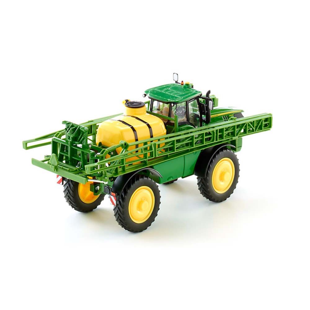 Трактор John Deere с полева пръскачка