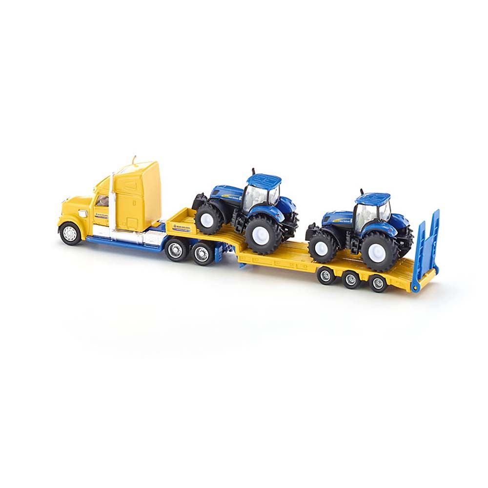 Тир влекач натоварен с два трактора New Holland