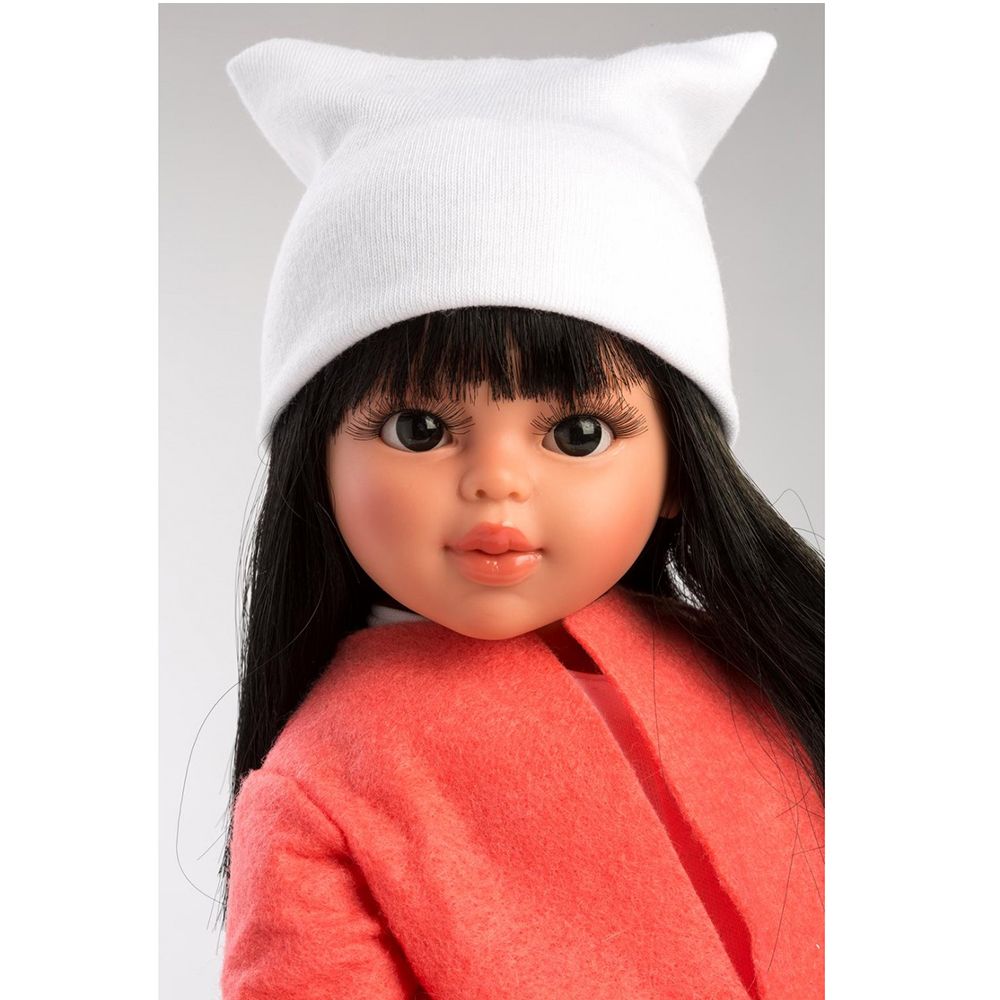 Кукла Сабрина, с розово палто и бяла шапка