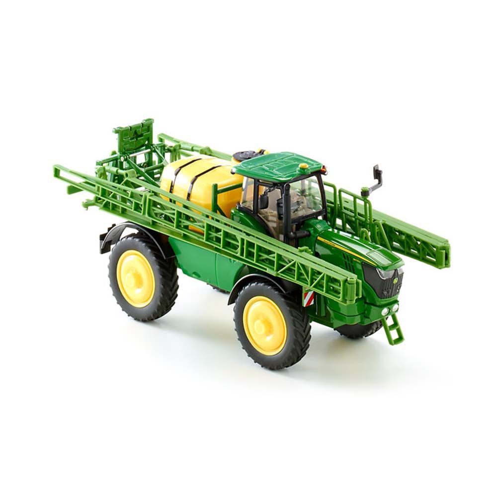 Трактор John Deere с полева пръскачка