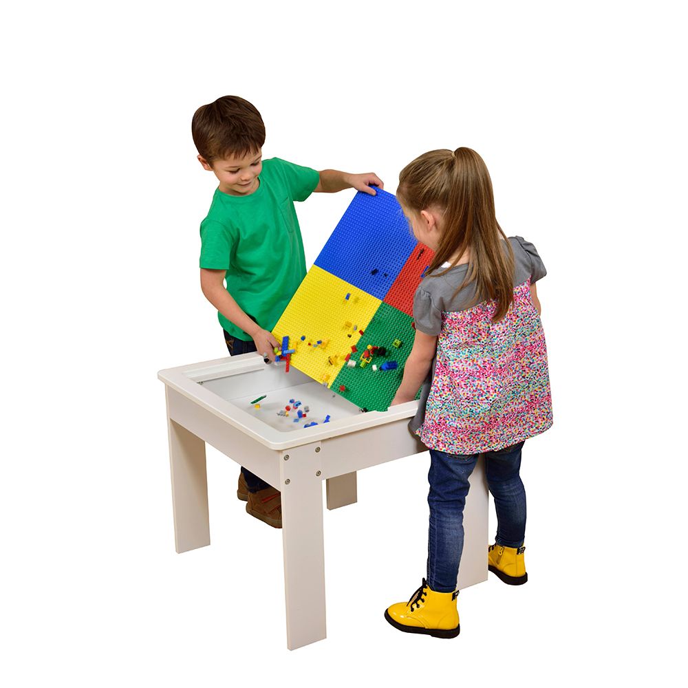 Детска маса с две столчета. Двустранна за рисуване и редене на конструктори