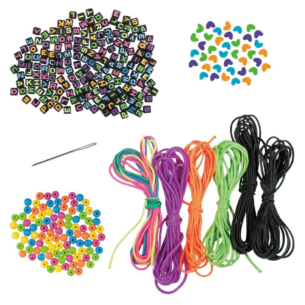 Гривнички с мъниста и букви