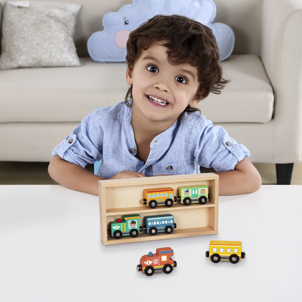 Комплект влакчета в дървена кутия