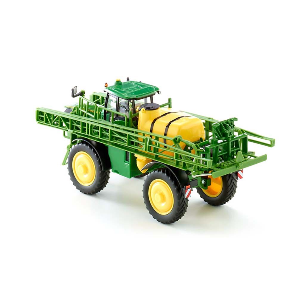 Трактор John Deere с полева пръскачка