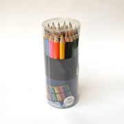 Цветни моливи в текстилен несесер