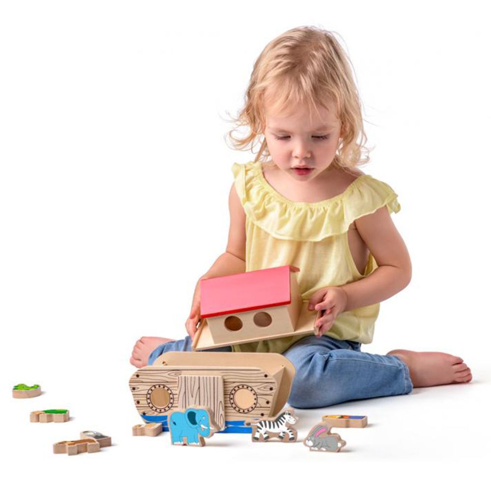 Ноев ковчег - дървен сортер-кораб с животни