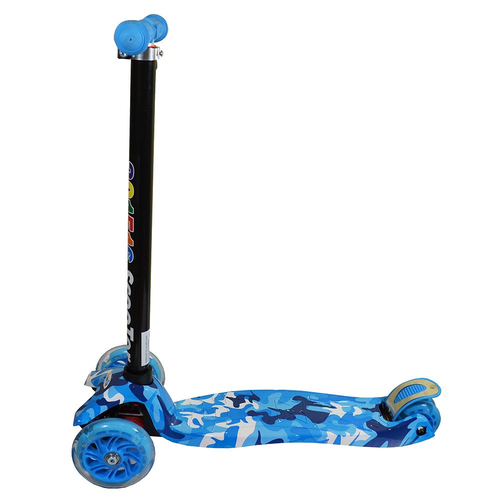 Тротинетка, цветна със сини дръжки и светещи колела