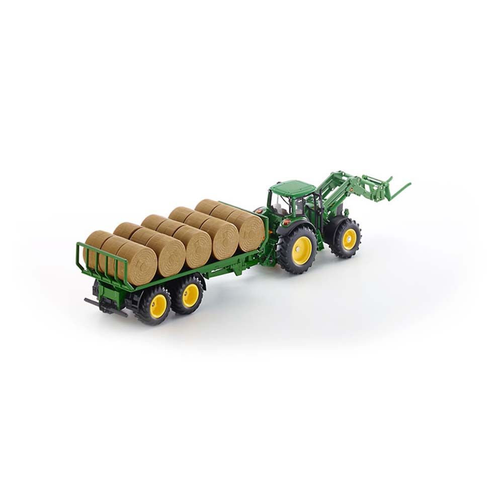Трактор John Deere с ремарке за кръгли бали
