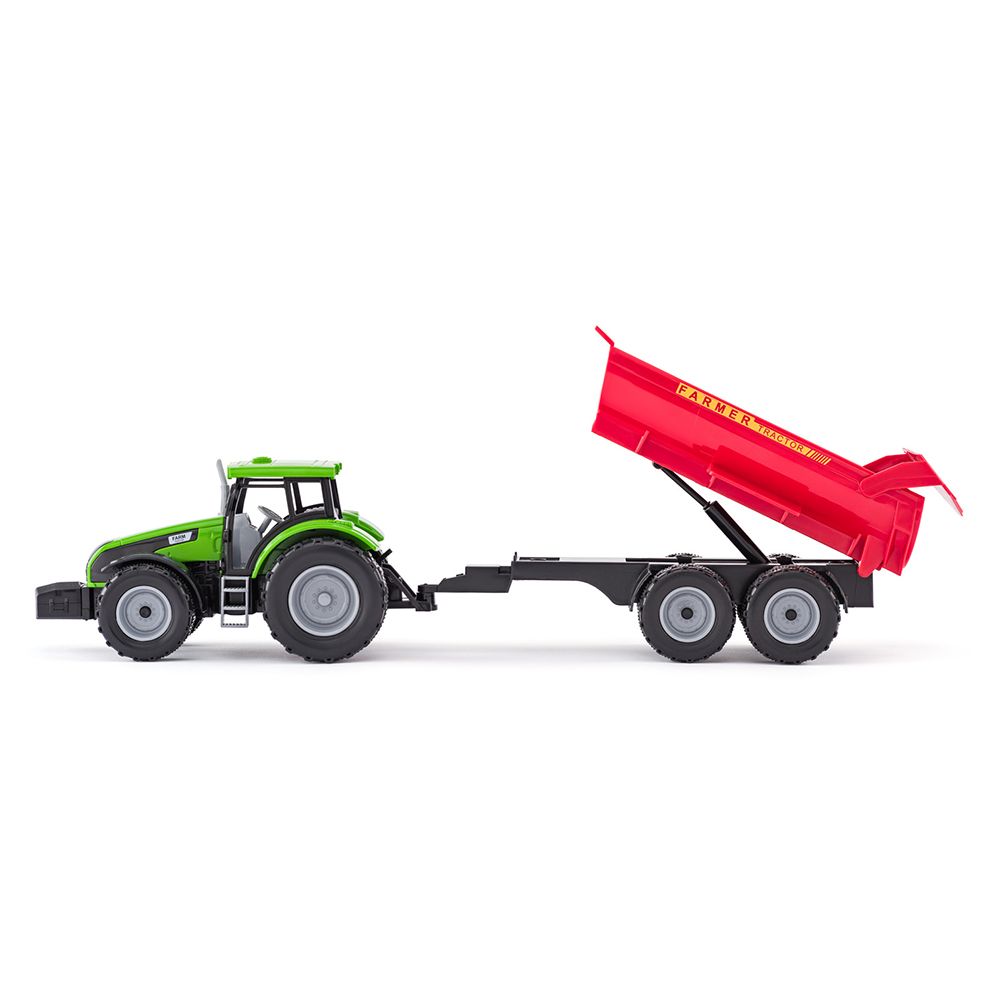 Трактор с ремарке, бик и огради - аксесоари за ферма