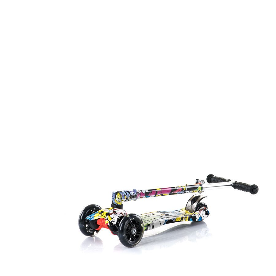 Тротинетка със светещи колела, цветна с черни дръжки и колела