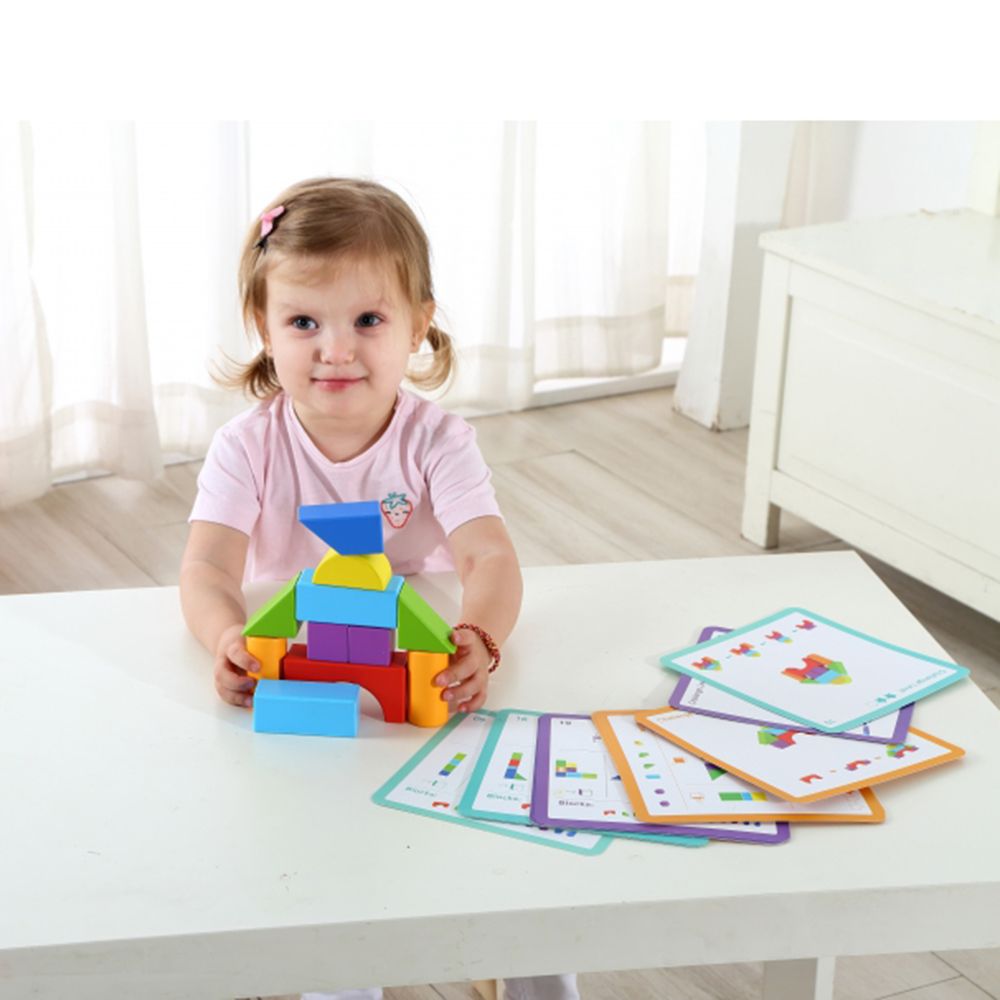 Дървена игра с цветни геометрични фигури