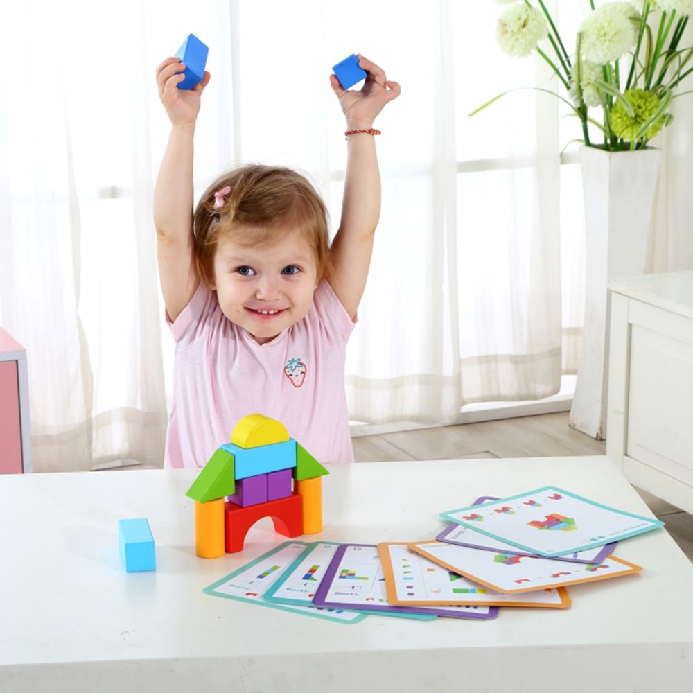 Дървена игра с цветни геометрични фигури