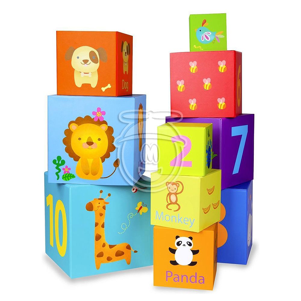 Кула от картонени кубчета