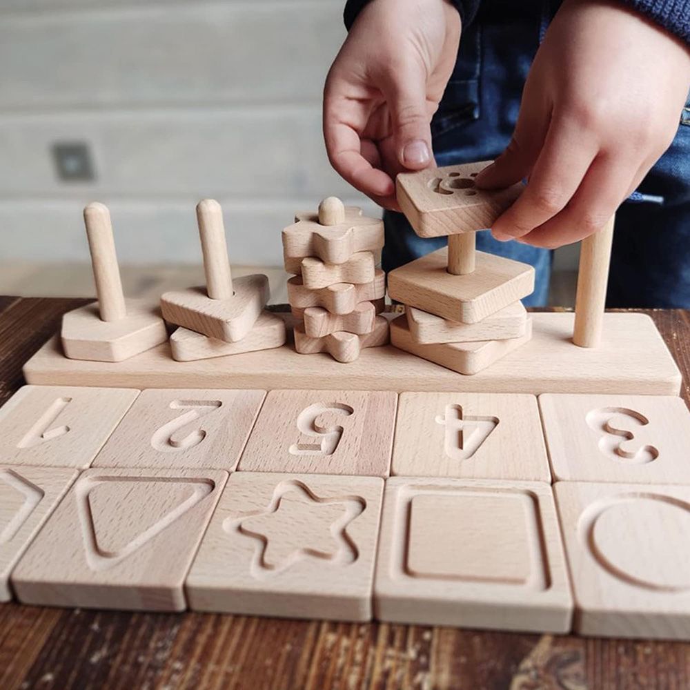 Сензорна образователна игра с геометрични форми