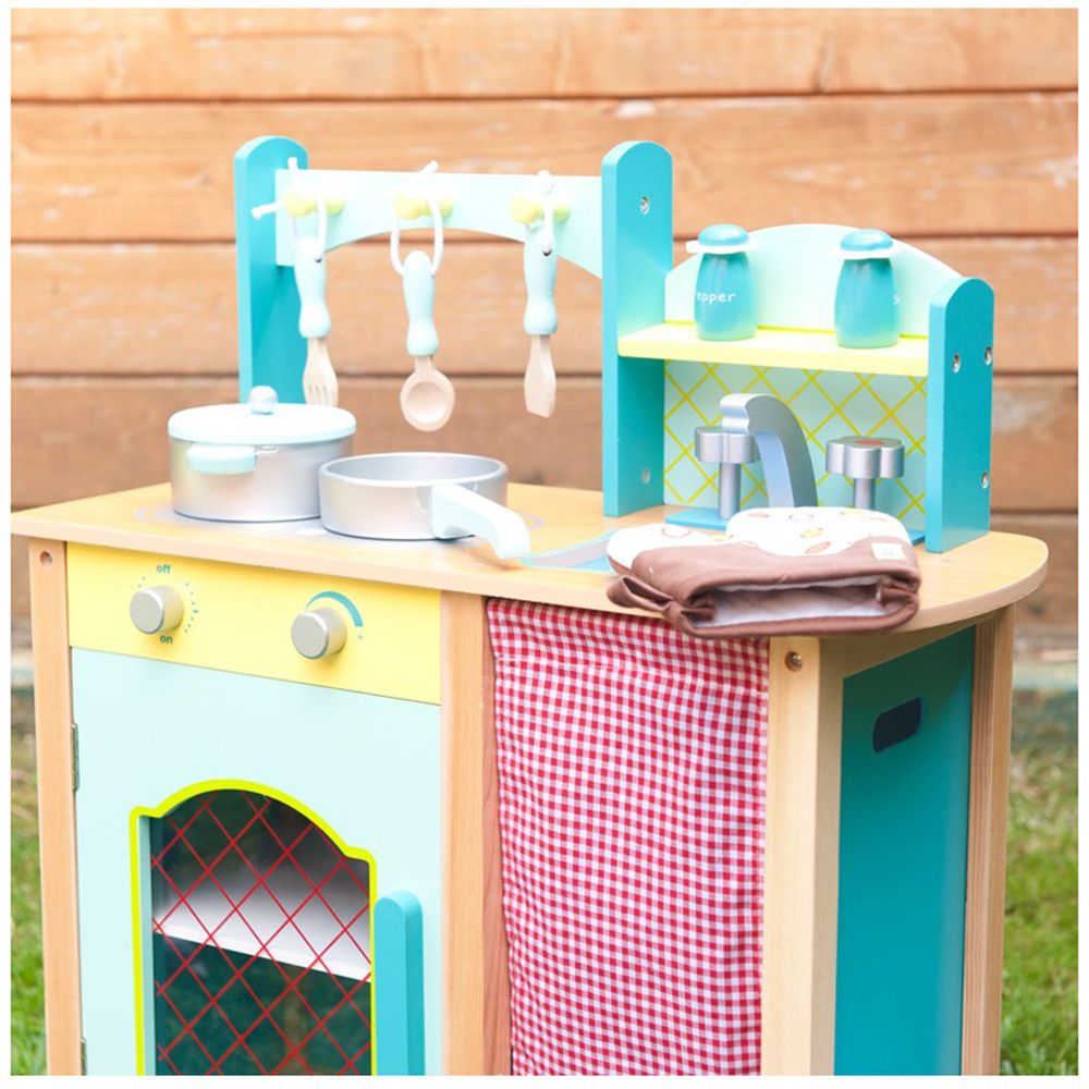 Прованс, голяма синя кухня с аксесоари